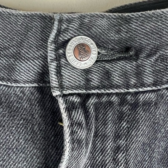 Levi’s | Silvertab Retro 90s High Waist Mom Jean Shorts Black | 31 - Picture 9 of 16
